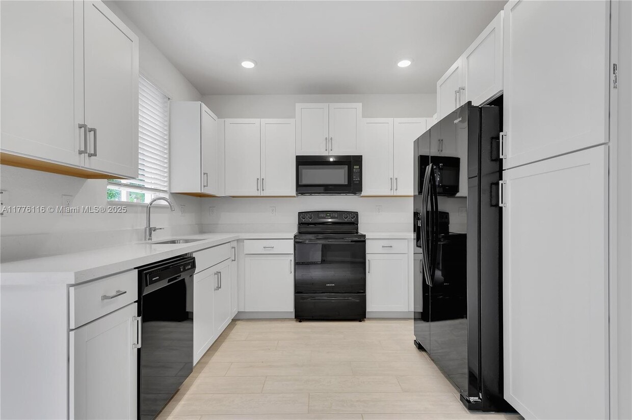 Foto principal - 2445 SE 10th St