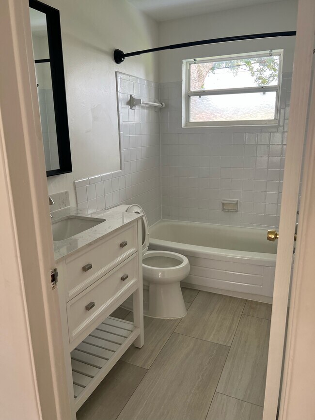 bathroom - 913 Highland Ave N