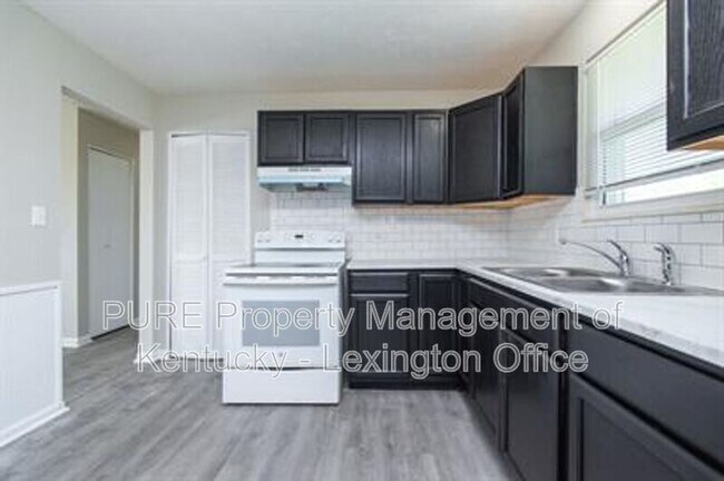 Foto del edificio - 633 Carver Rd