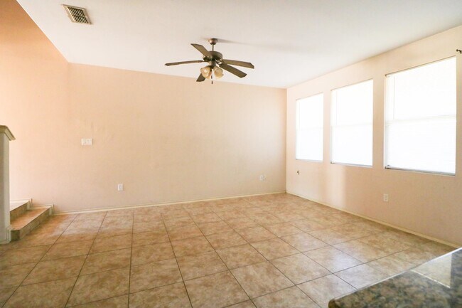 Foto del edificio - 9310 Albany Dr