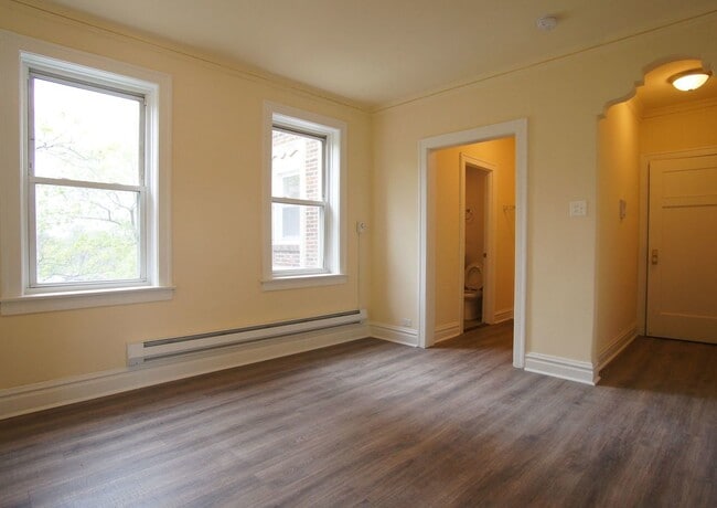 Building Photo - 2936 W Palmer St