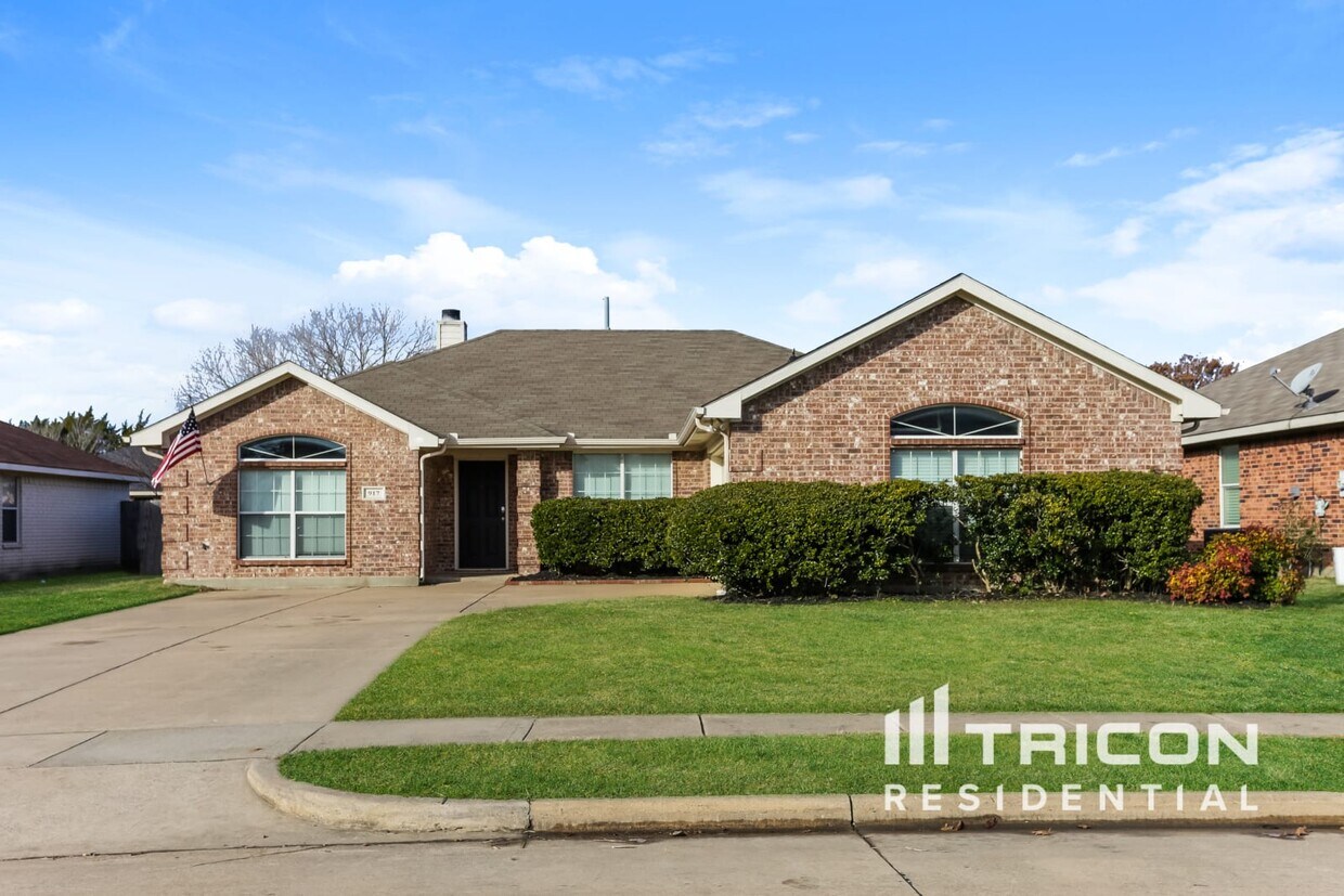 Foto principal - 917 Red Oak Trail Cedar Hill TX