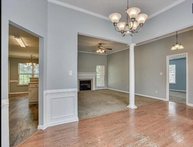 Foto del edificio - 647 Butler Springs Cir