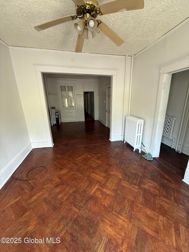 Foto del edificio - 246 Morton Ave