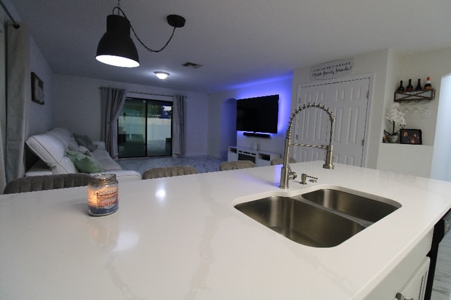 Foto del edificio - 600 Swallowtail Dr