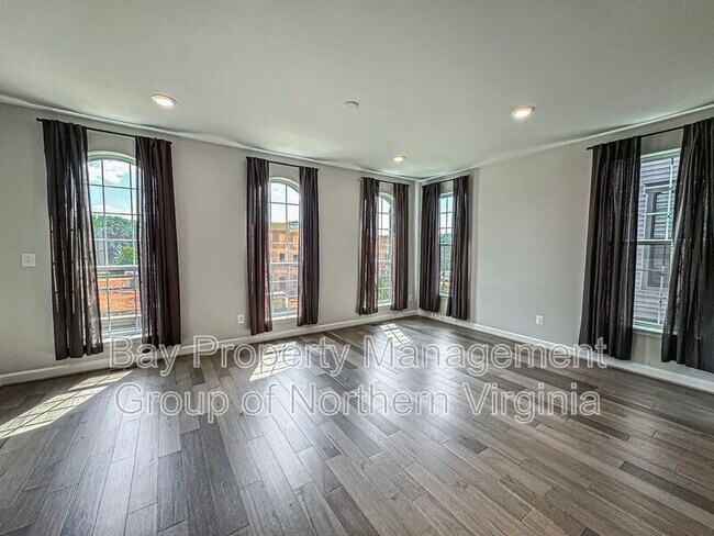 Foto del edificio - 12559 Todd Ln