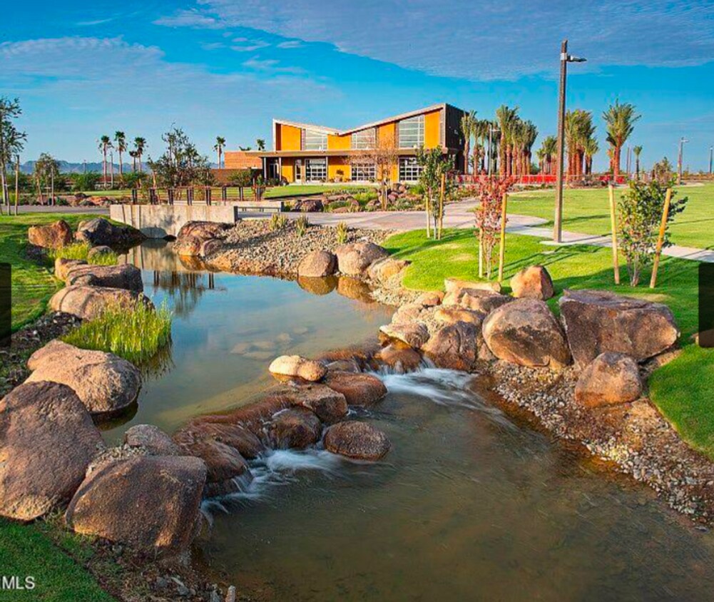 Foto del edificio - Spacious and Beautiful Smart Home!!