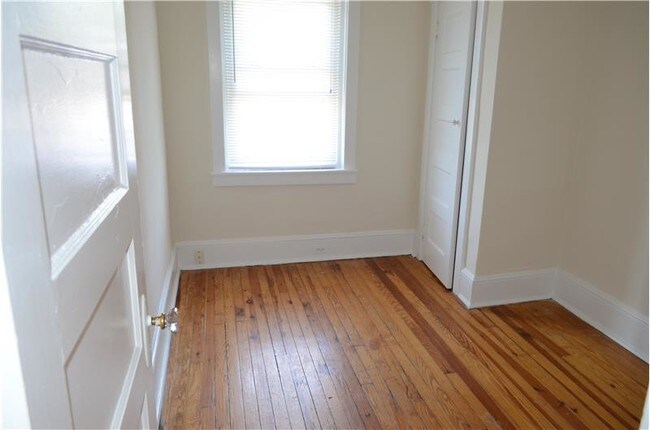 Building Photo - 1033 Elsinore Pl
