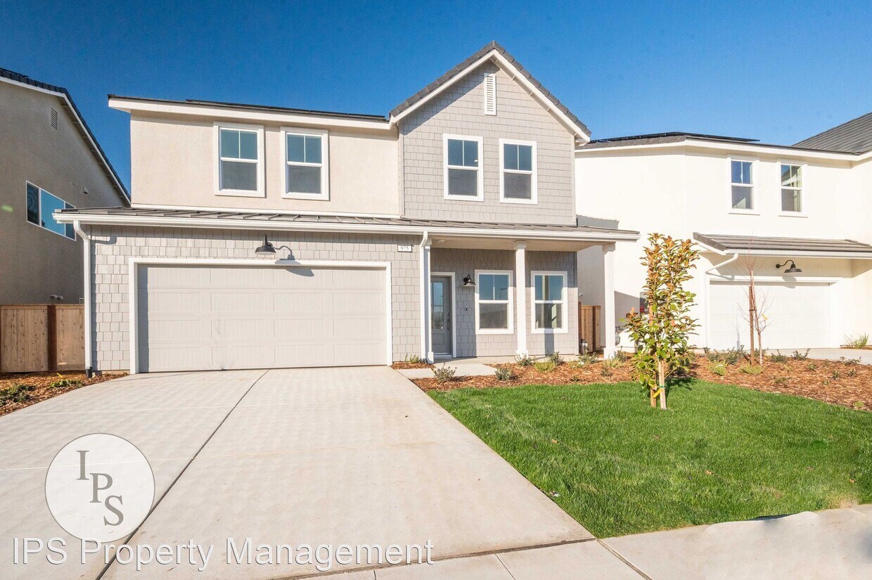 Primary Photo - 4 br, 2.5 bath House - 975 Kelso Ave.