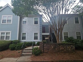 Building Photo - 113 Hampshire Ct