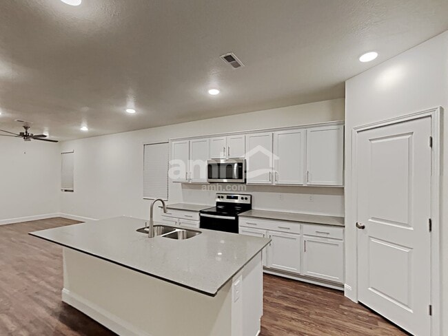 Building Photo - 2683 3340 South St