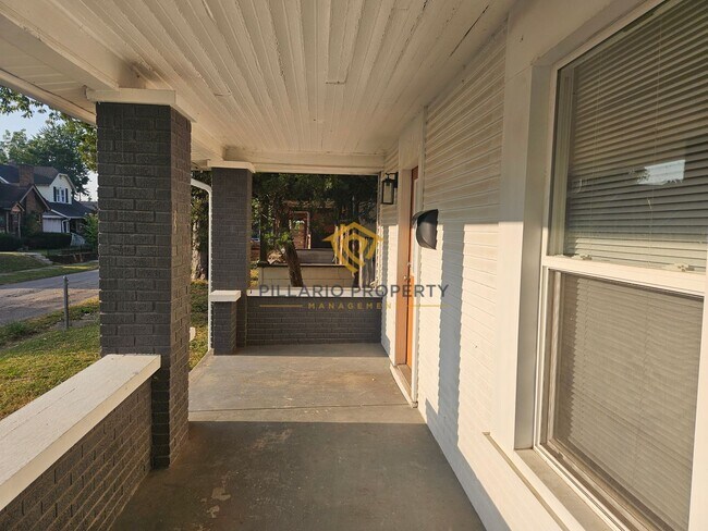Foto del edificio - Renovated 3 Bedroom / 2 Bath Home with Mod...