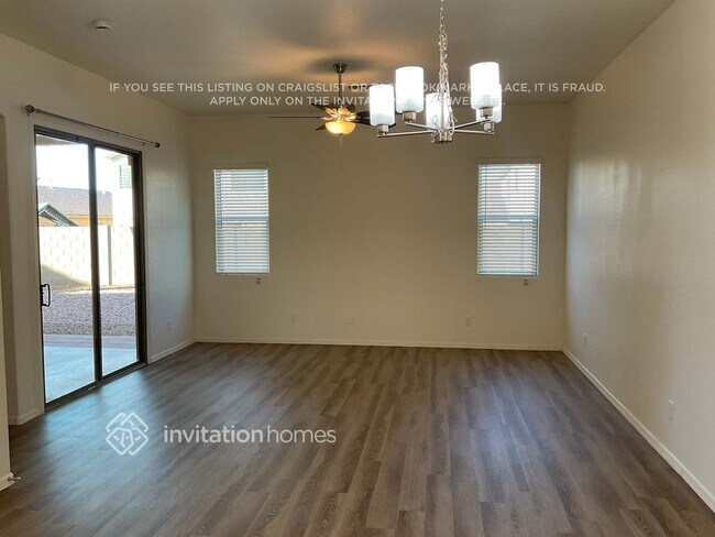 Foto del edificio - 16823 W Ocotillo St