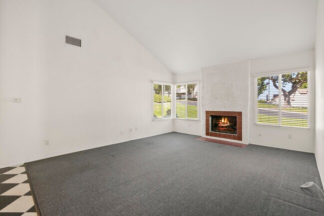 Building Photo - 1458 Finch St