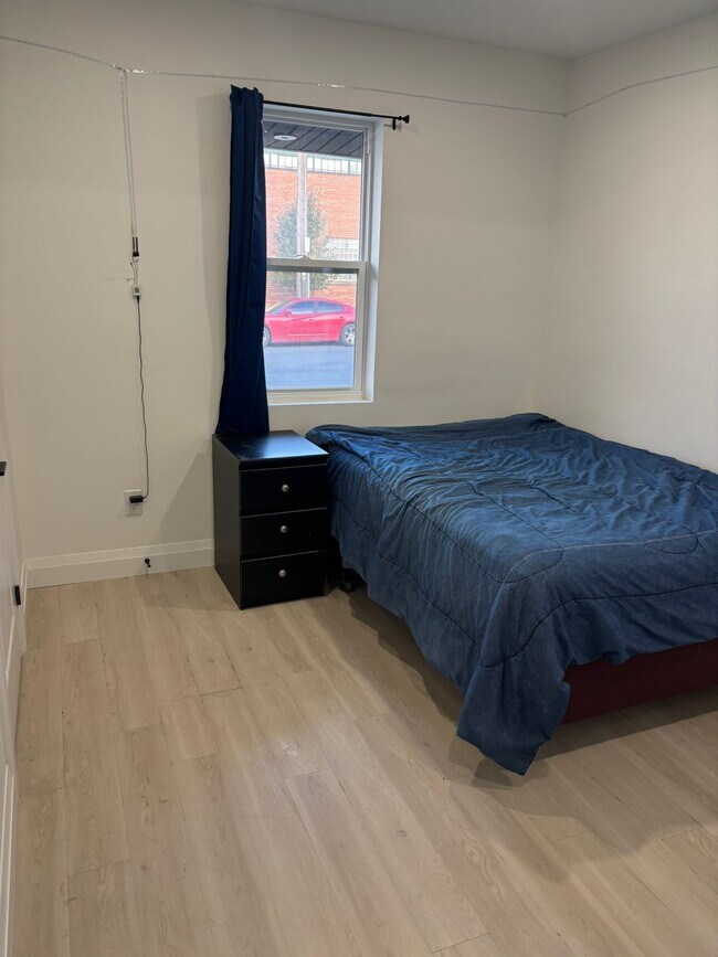 Photo du bâtiment - 833 Albert Rd