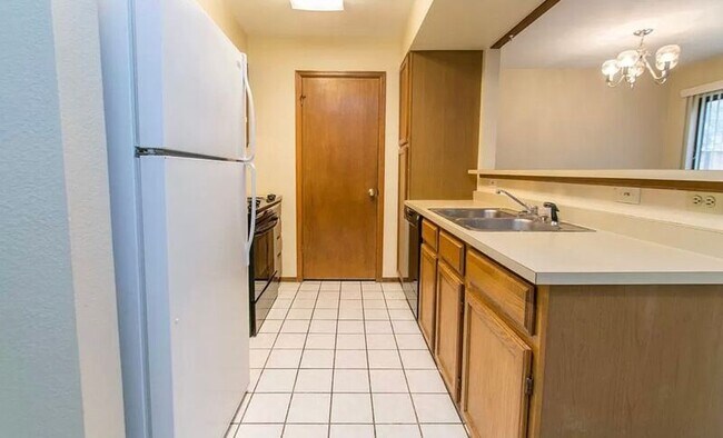 Building Photo - 3073 Fulton Cir