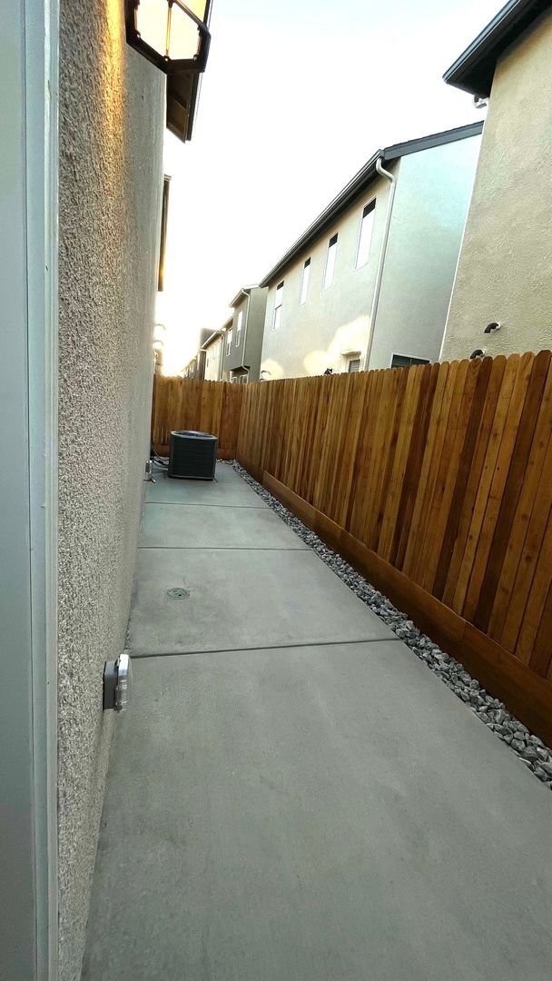 Foto del edificio - 4 year old 5 bedroom 2.5 bath home