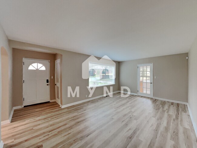 Foto del edificio - 1385 Lochland Rd