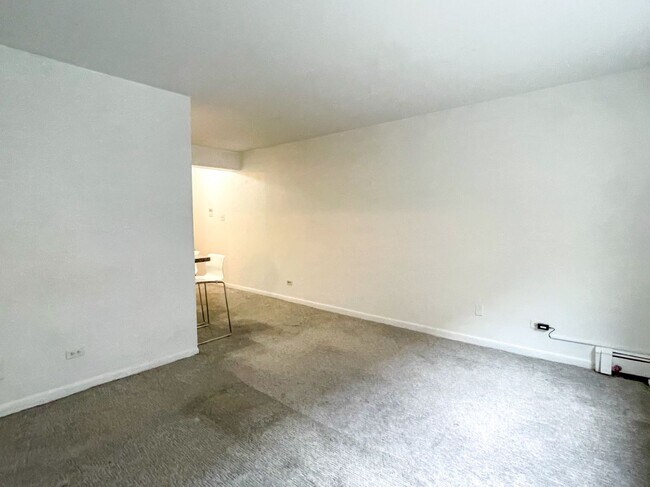 Foto del edificio - 3620 N Pine Grove Ave