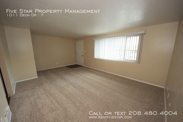 Building Photo - 1011 Deon Dr