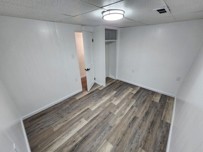 Foto del edificio - 613 N West St