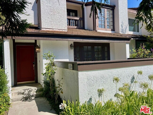 Foto del edificio - 1586 Palisades Dr