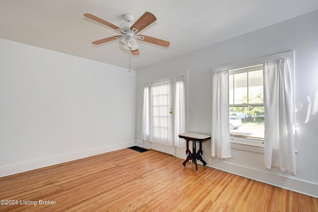 Building Photo - 2032 Lakeside Dr