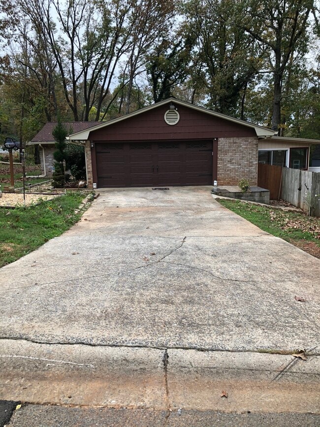 Building Photo - 30 Roving Hills Cir