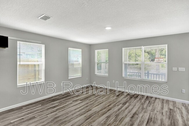 Building Photo - 863 Ionia St