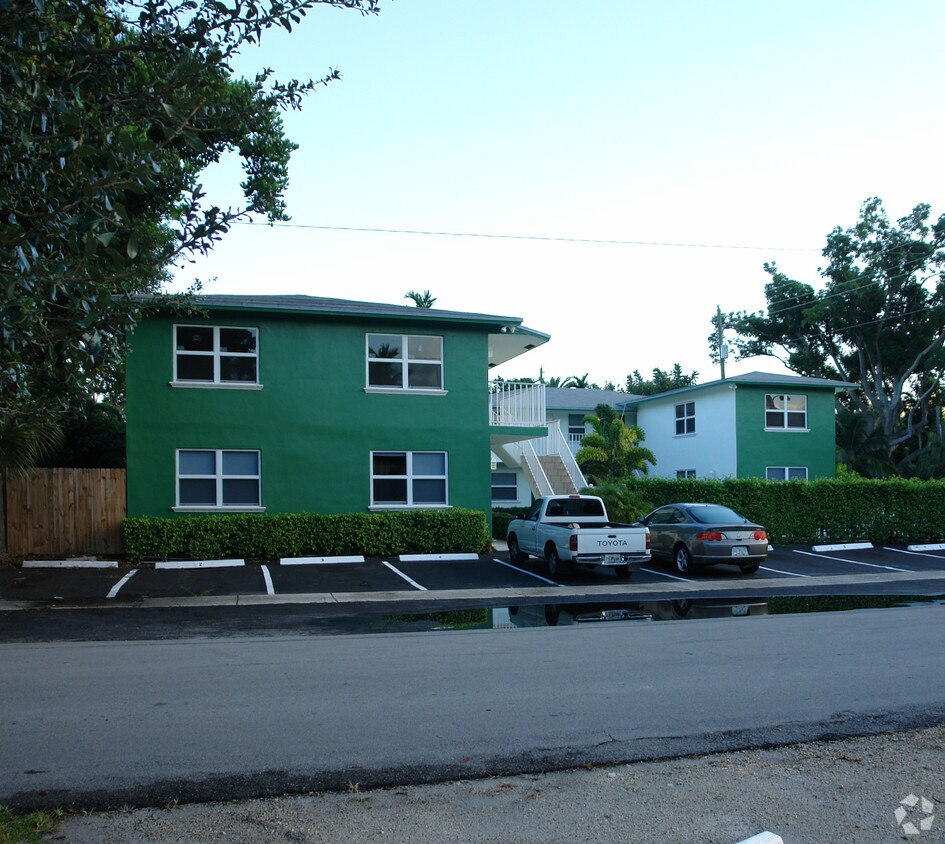 Building Photo - 417 NE 17th Ave