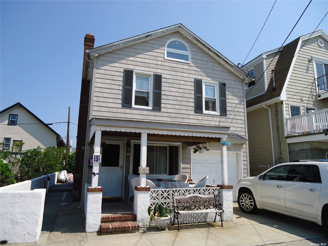 Primary Photo - 32 Buffalo Ave