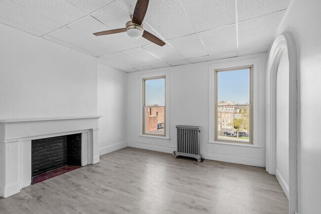 Building Photo - 2182 5th Ave