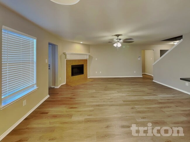 Building Photo - 834 Smokey Oak Dr