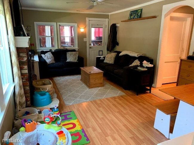 Foto del edificio - 2 br, 1 bath House - 200 Crest Rd
