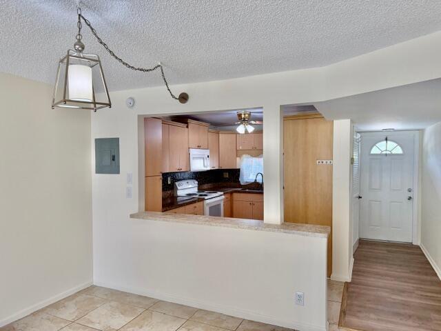 Foto del edificio - 8940 S Hollybrook Blvd