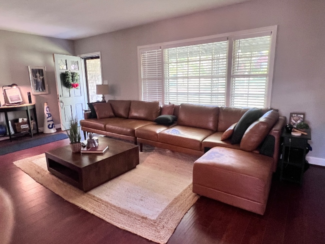 Building Photo - 186 Jesselin Dr