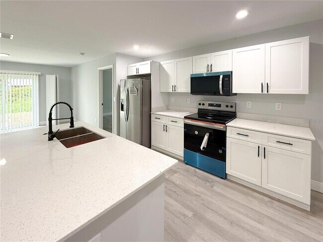 Foto del edificio - 608 Cougar Blvd