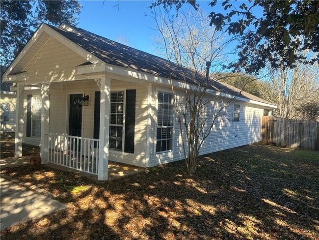 Building Photo - 611 Westchase Ct S