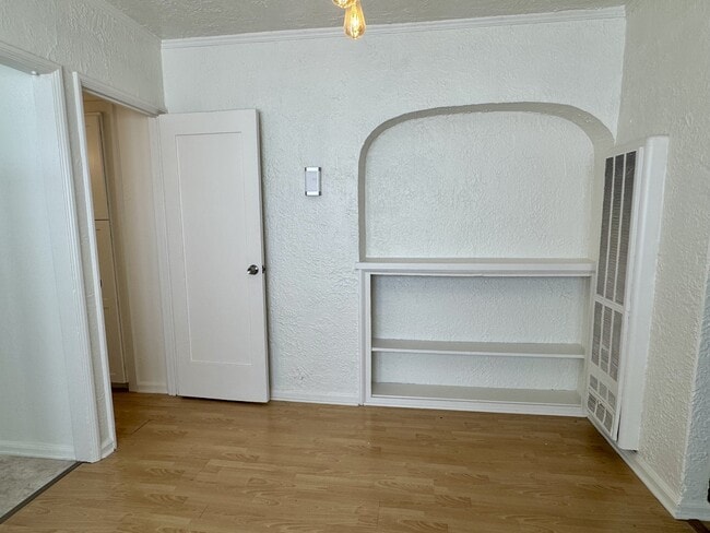 Building Photo - 942 Havenhurst Dr