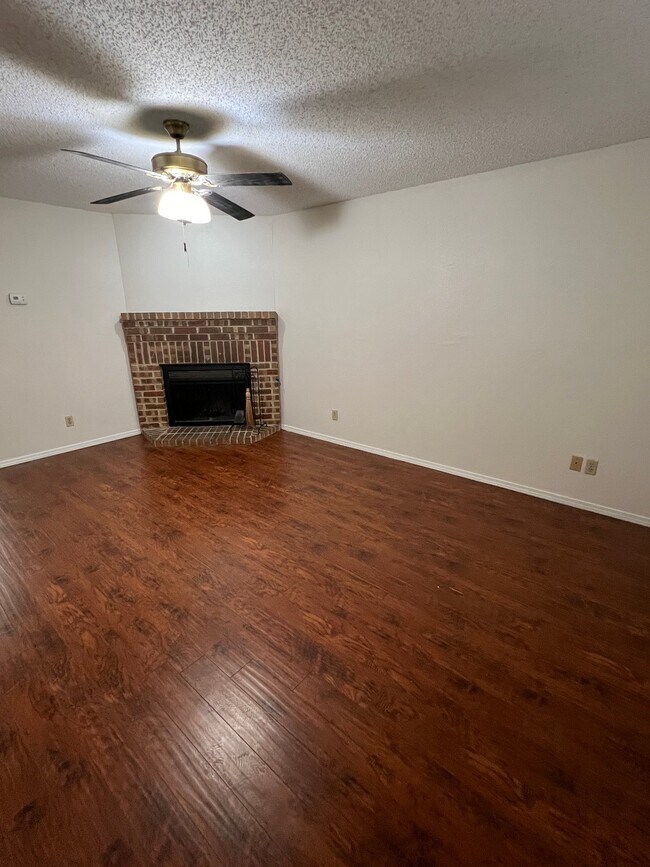 Foto del edificio - 624-630-630 Wolftrap Dr