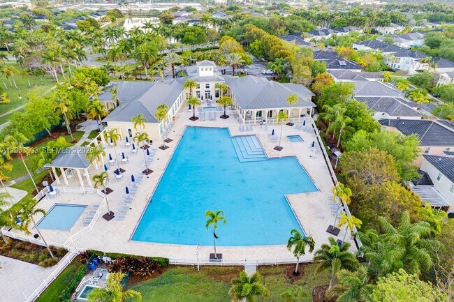 Foto del edificio - 2733 NE 3rd Ct