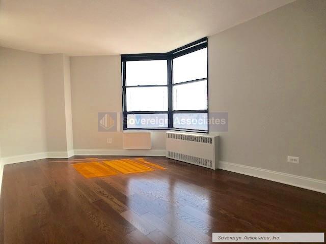 Foto del edificio - 3333 Broadway