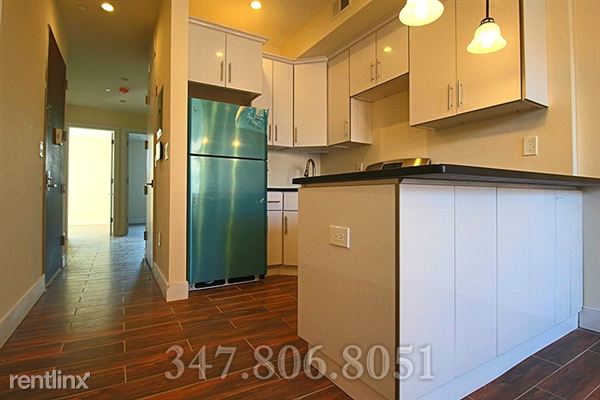 Fotografía del edificio - 754 Willoughby Ave