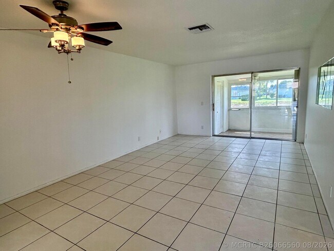 Foto del edificio - 2895 Crosley Dr W