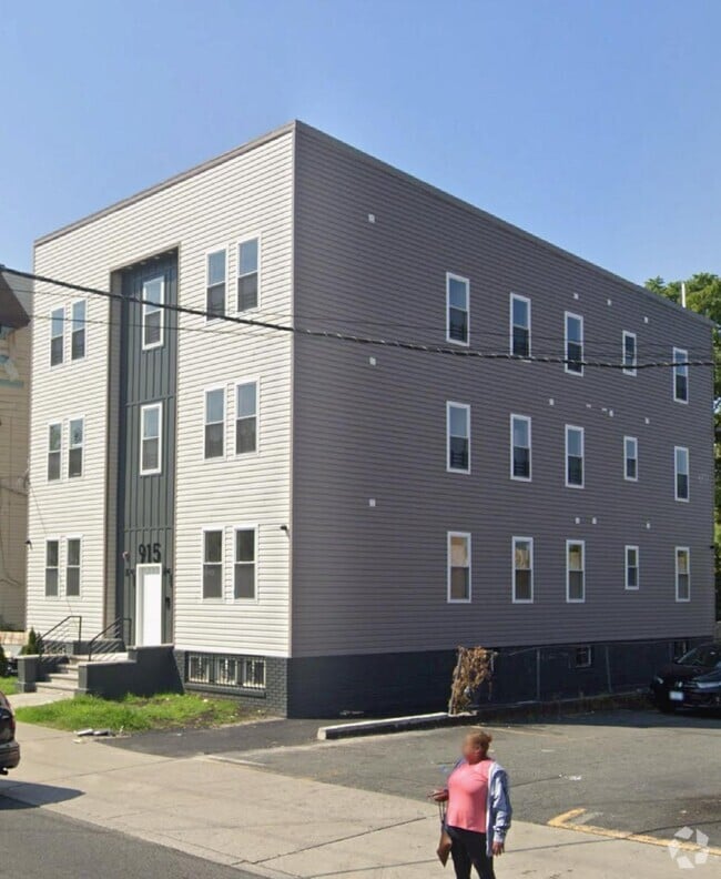 Building Photo - 913-915 Grove St