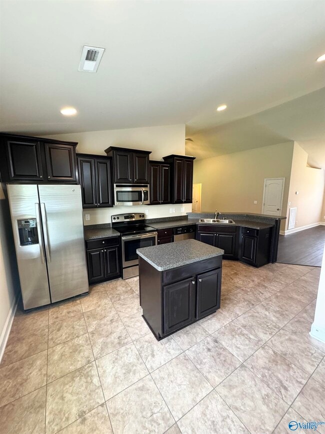 Building Photo - 202 Ashbrook Cir