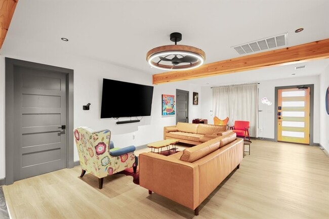 Foto del edificio - 811 W Oltorf St