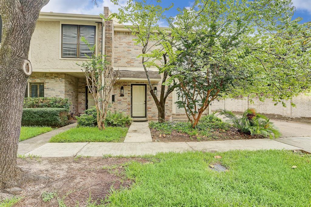 Foto principal - 6735 Belmont St