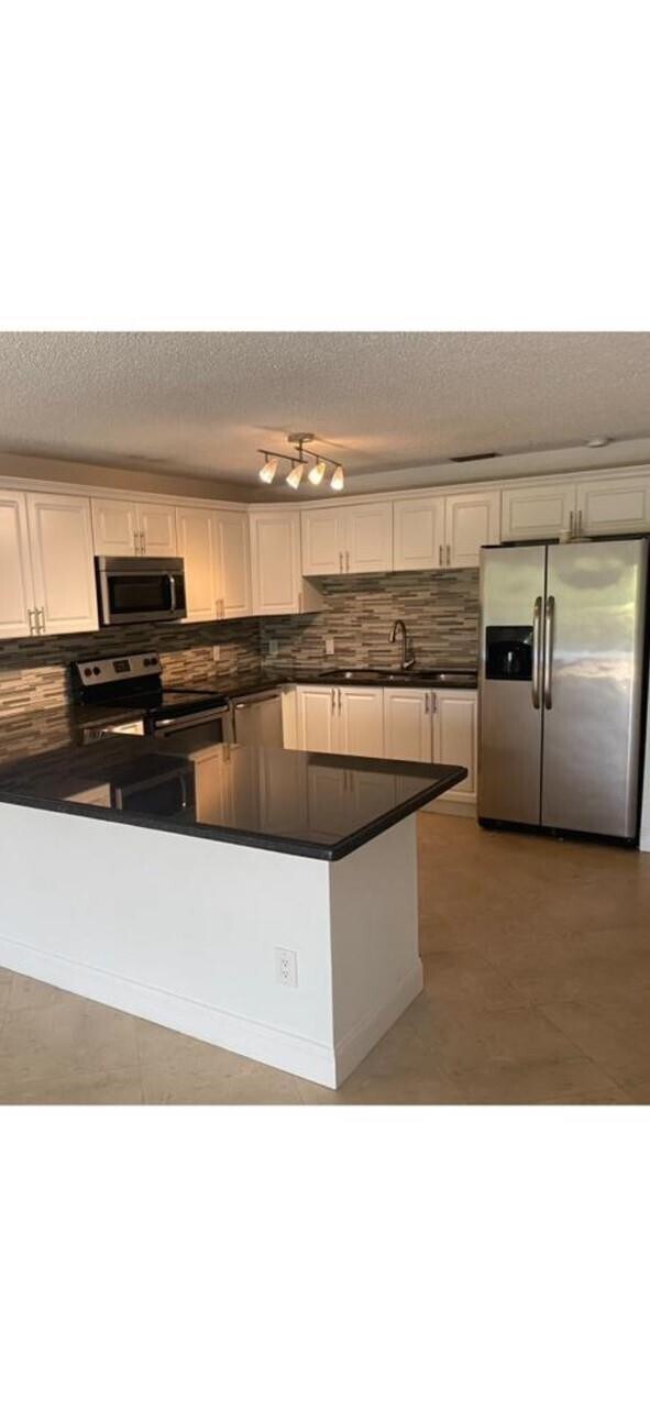 Building Photo - 22065 Las Brisas Cir