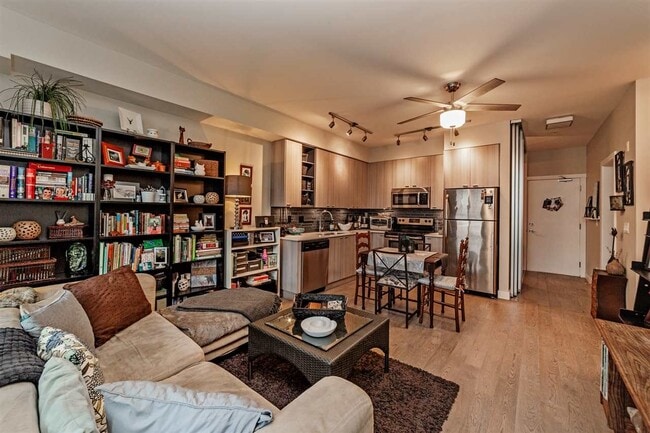 Building Photo - 3080-3080 Gladwin Rd